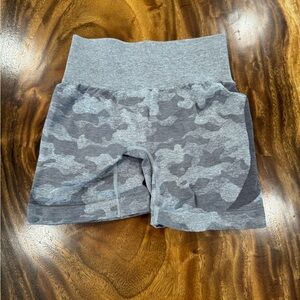 Violate the dress code seamless spandex shorts - gray camo